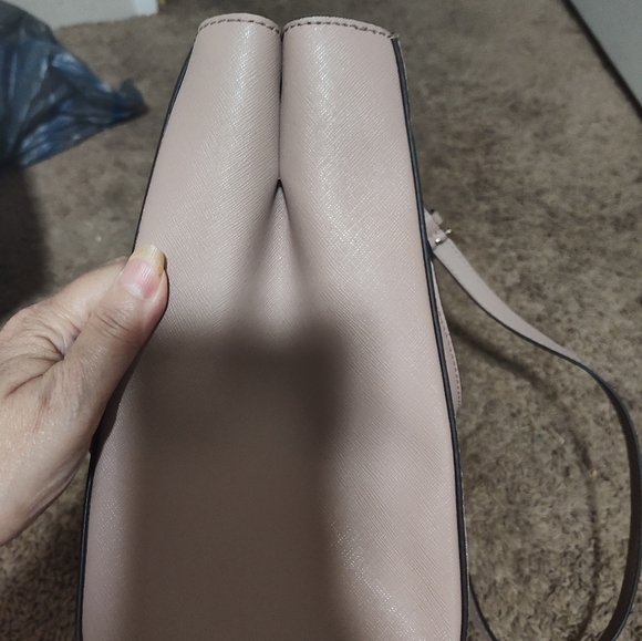 Michael Kors bag "Like New" - Picture 7 of 9